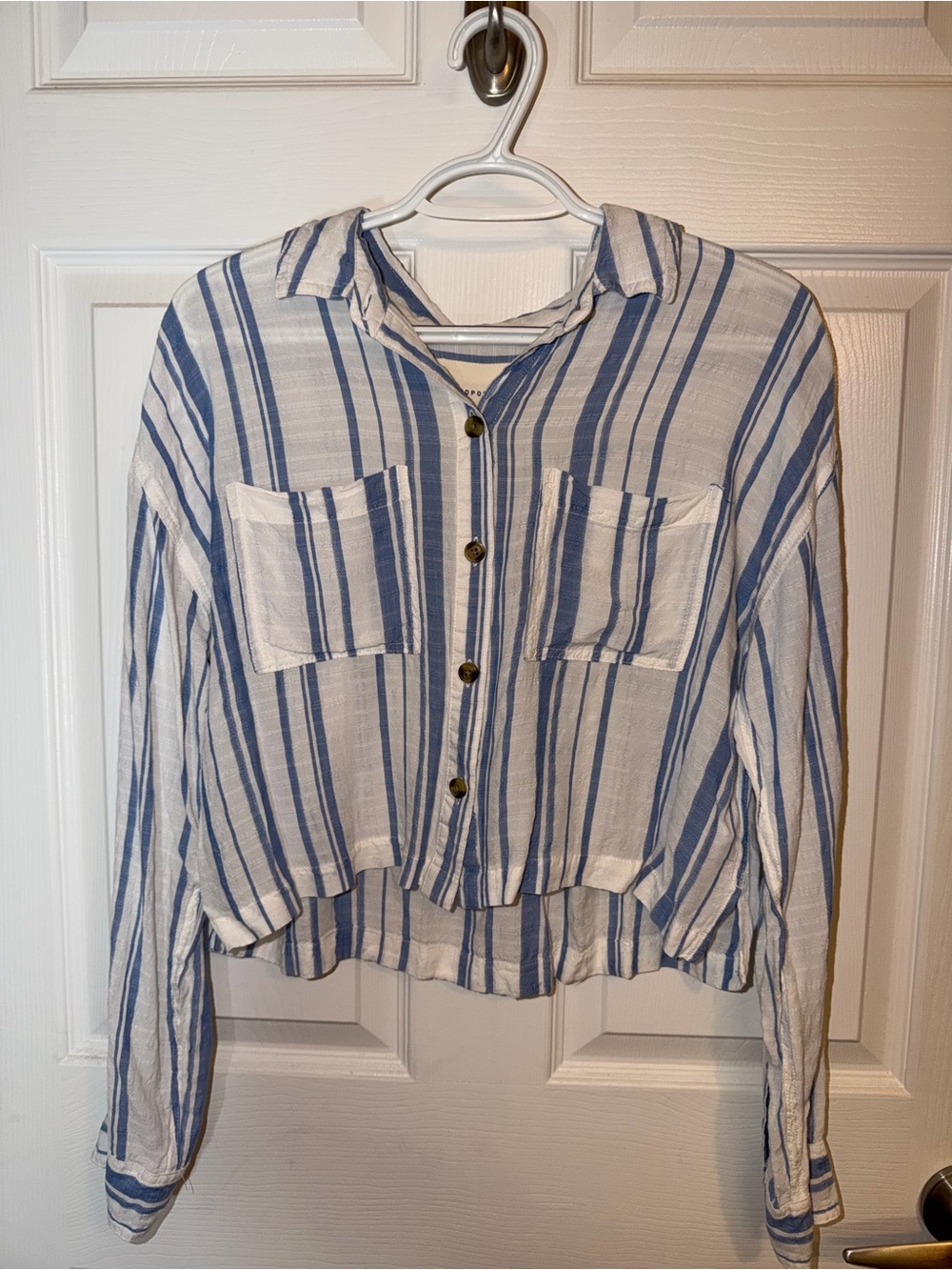 💙🤍Aeropostale White and Blue Striped Button-Front Shirt💙🤍